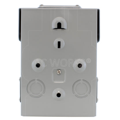 Easy to mount outlet box